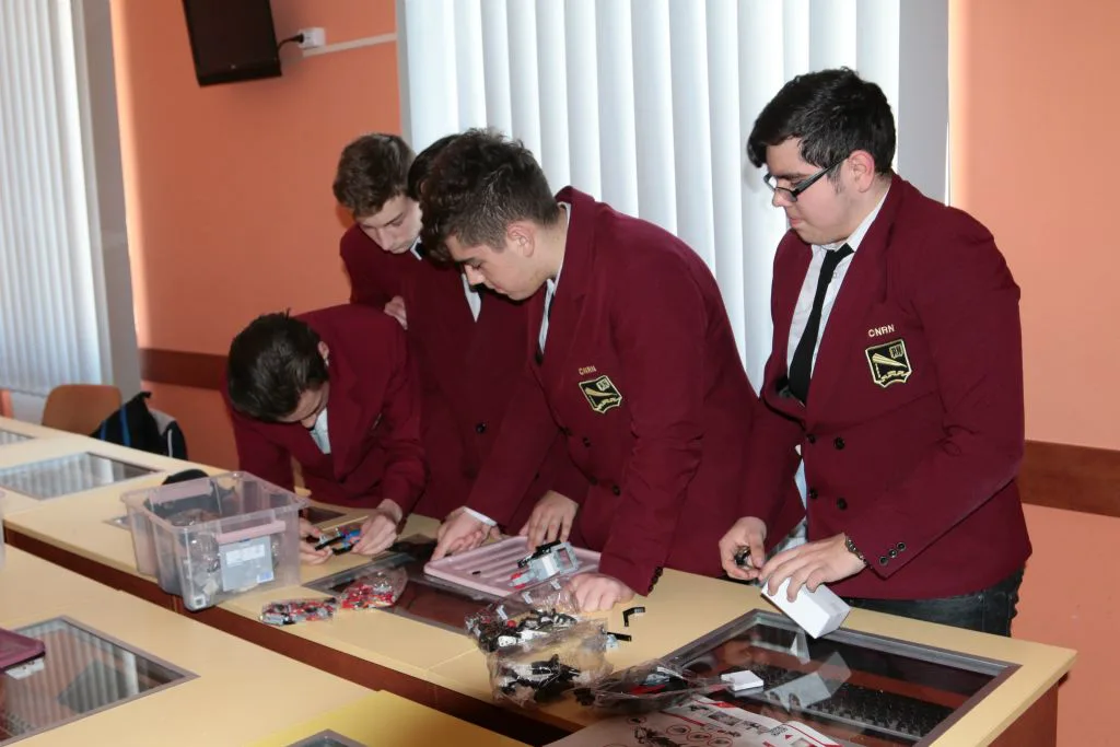 LegoLearn - Colegiul Național Radu Negru